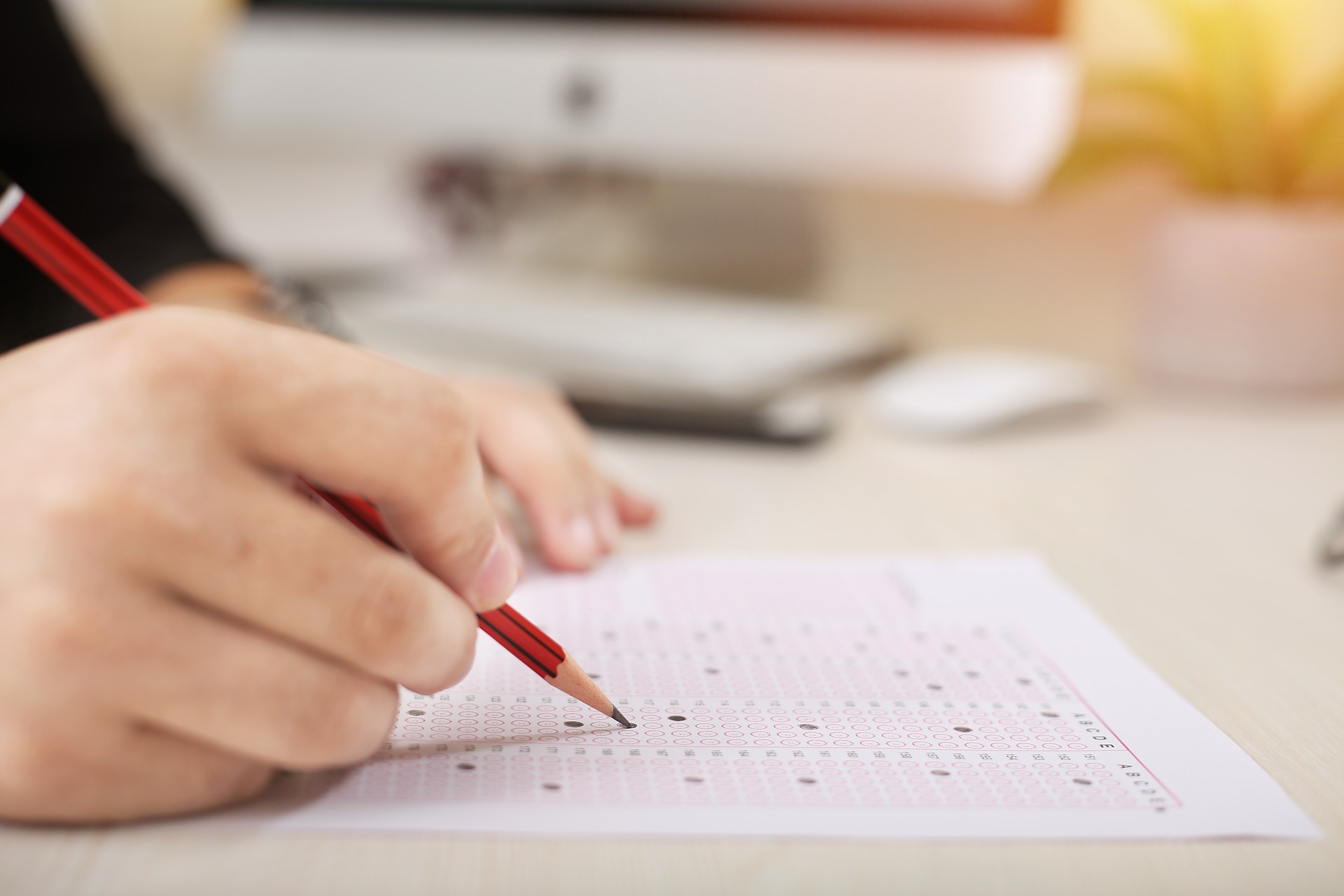 【TOEIC受験】英検は要らない!英語中級者ならTOEIC900点を狙おう